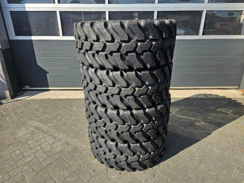 SWT 400/70R20 *NEW* - Tire/Reifen/Band - Neumáticos y llantas para Maquinaria de construcción: foto 1 SWT 400/70R20 *NEW* - Tire/Reifen/Band - Neumáticos y llantas para Maquinaria de construcción: foto 1