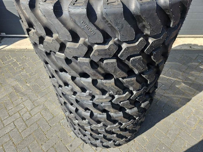 SWT 400/70R20 *NEW* - Tire/Reifen/Band - Neumáticos y llantas para Maquinaria de construcción: foto 2 SWT 400/70R20 *NEW* - Tire/Reifen/Band - Neumáticos y llantas para Maquinaria de construcción: foto 2