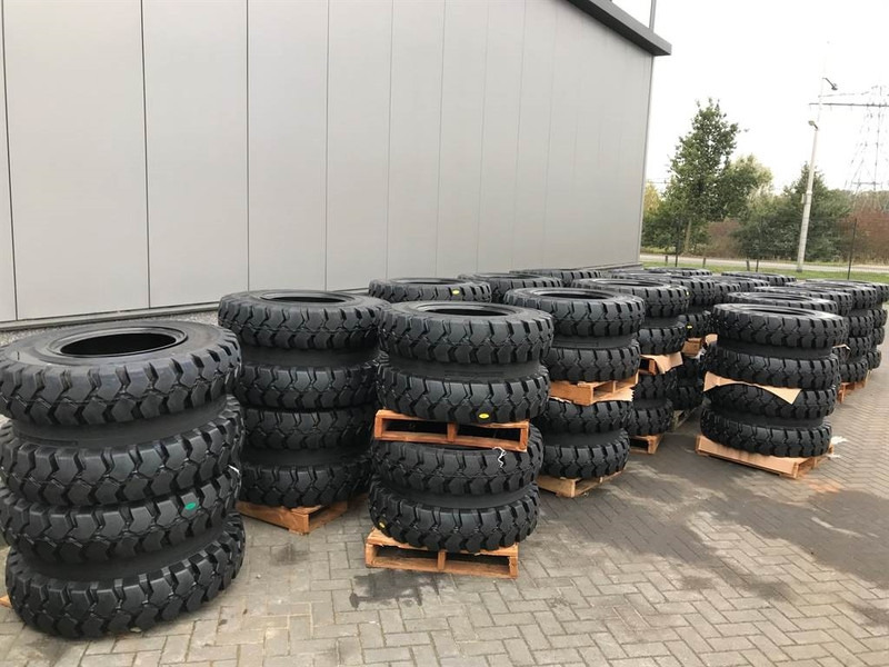 Trelleborg 12.00-20 Dual excavator solid-Tyre/Reifen/Banden - Neumáticos y llantas para Maquinaria de construcción: foto 4 Trelleborg 12.00-20 Dual excavator solid-Tyre/Reifen/Banden - Neumáticos y llantas para Maquinaria de construcción: foto 4