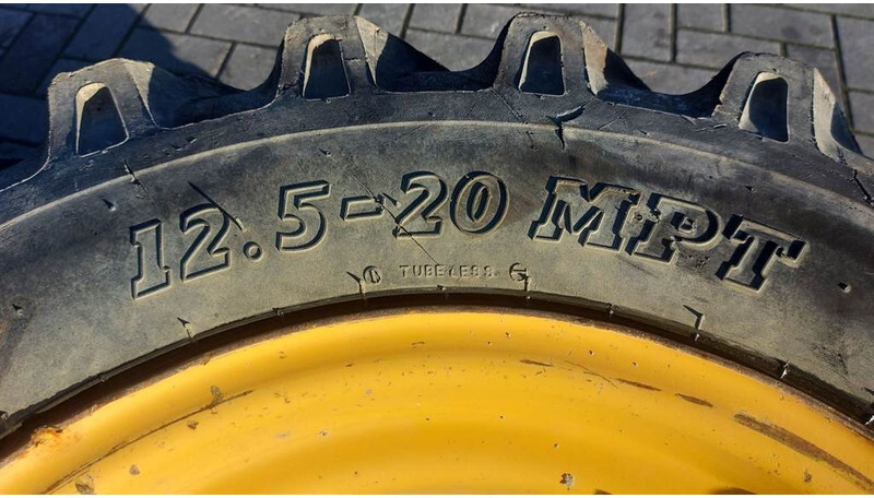 Volvo L30G-BKT 12.5-20-Tire/Reifen/Band - Neumáticos y llantas para Maquinaria de construcción: foto 4 Volvo L30G-BKT 12.5-20-Tire/Reifen/Band - Neumáticos y llantas para Maquinaria de construcción: foto 4