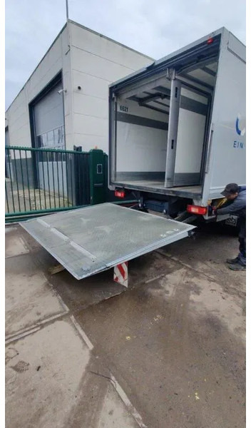 Dhollandia Laadklep / Achtersluitklep 2000 kg MBB / Palfinger / B.A.R. Cargolift - Trampilla elevadora: foto 1 Dhollandia Laadklep / Achtersluitklep 2000 kg MBB / Palfinger / B.A.R. Cargolift - Trampilla elevadora: foto 1