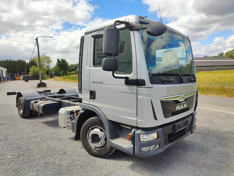 MAN TGL 12.250 Chassis cabine Euro6 - Camión chasis: foto 1 MAN TGL 12.250 Chassis cabine Euro6 - Camión chasis: foto 1