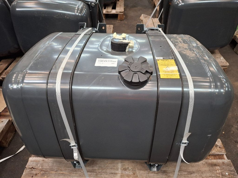 Mercedes-Benz 290L - Depósito de combustible: foto 1 Mercedes-Benz 290L - Depósito de combustible: foto 1