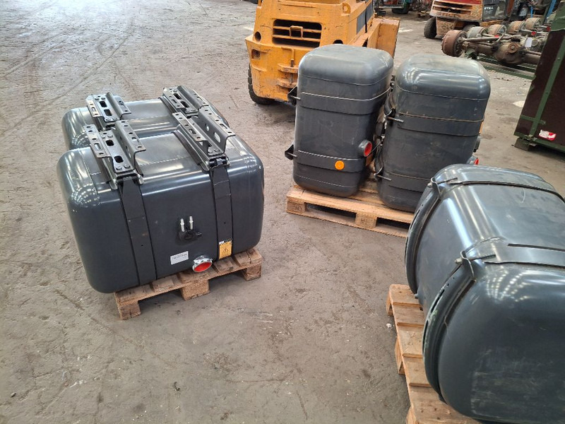 Mercedes-Benz 290L - Depósito de combustible: foto 4 Mercedes-Benz 290L - Depósito de combustible: foto 4