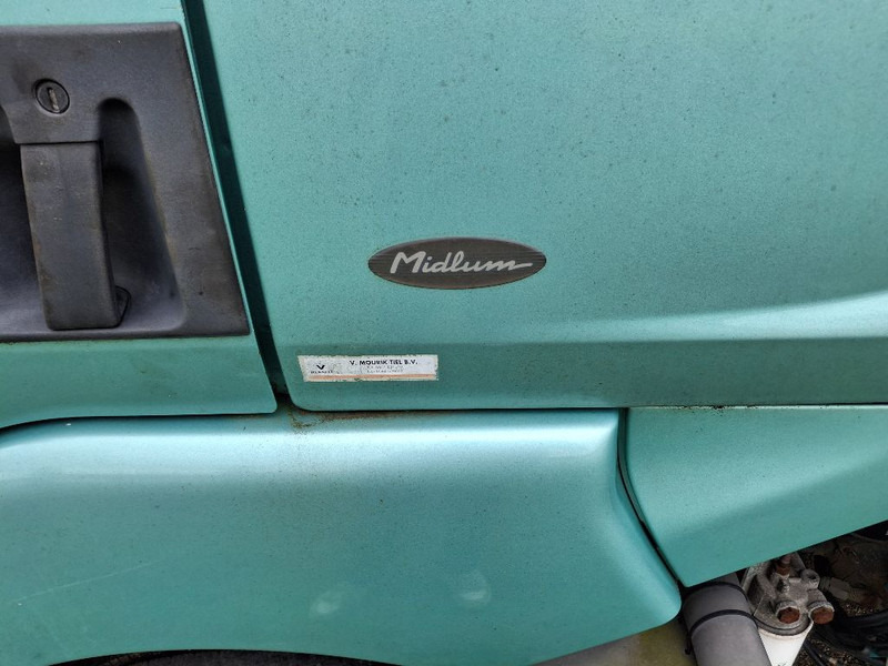 Renault MIDLUM 150-08/B - Camión caja cerrada: foto 4 Renault MIDLUM 150-08/B - Camión caja cerrada: foto 4