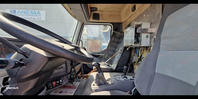 Renault MIDLUM 220 GAS / LPG - Camión cisterna: foto 5 Renault MIDLUM 220 GAS / LPG - Camión cisterna: foto 5