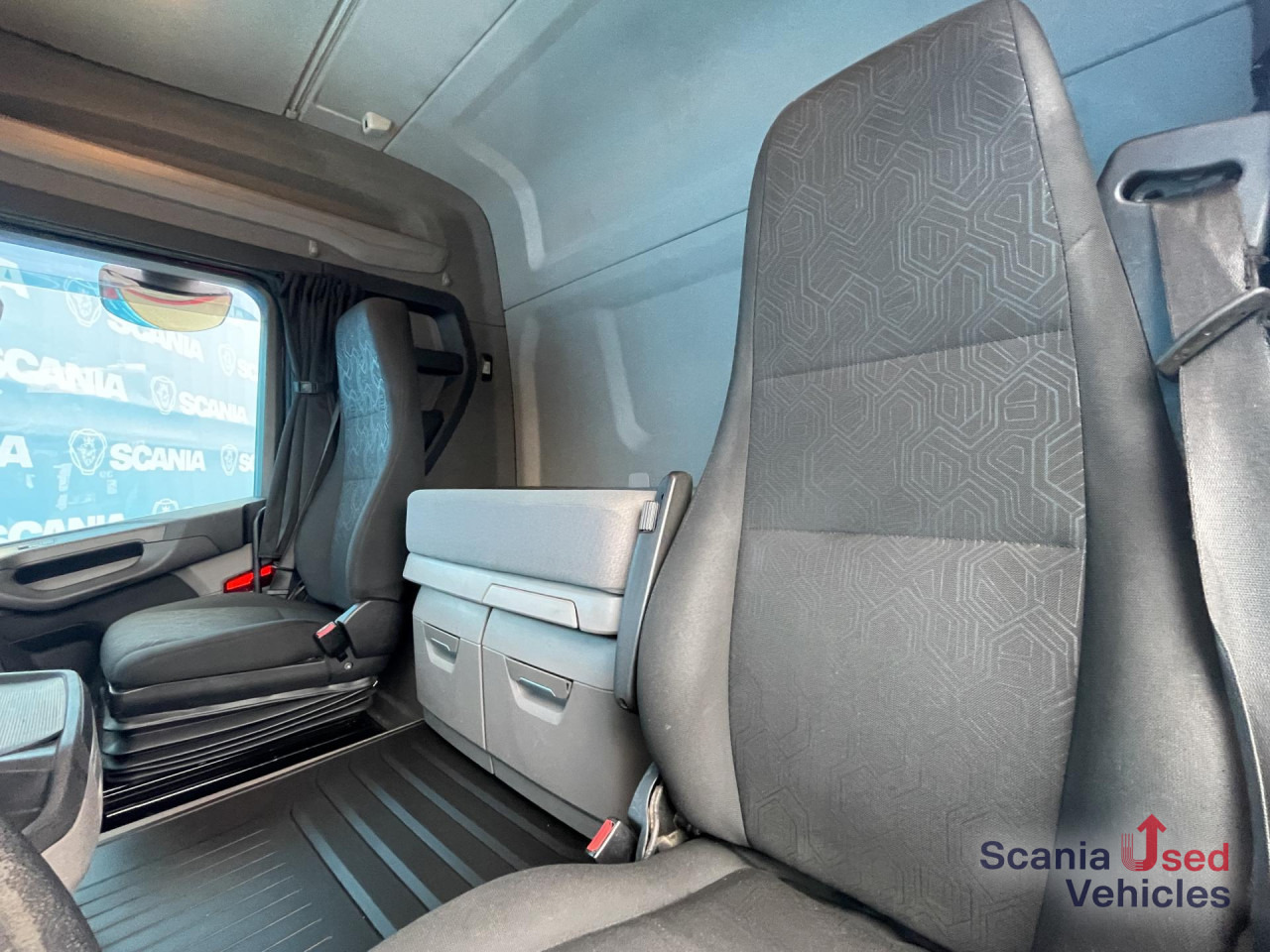 SCANIA R 450 A4x2NB DIFF-L RETARDER FULL AIR HYDRO 8T - Cabeza tractora: foto 5 SCANIA R 450 A4x2NB DIFF-L RETARDER FULL AIR HYDRO 8T - Cabeza tractora: foto 5