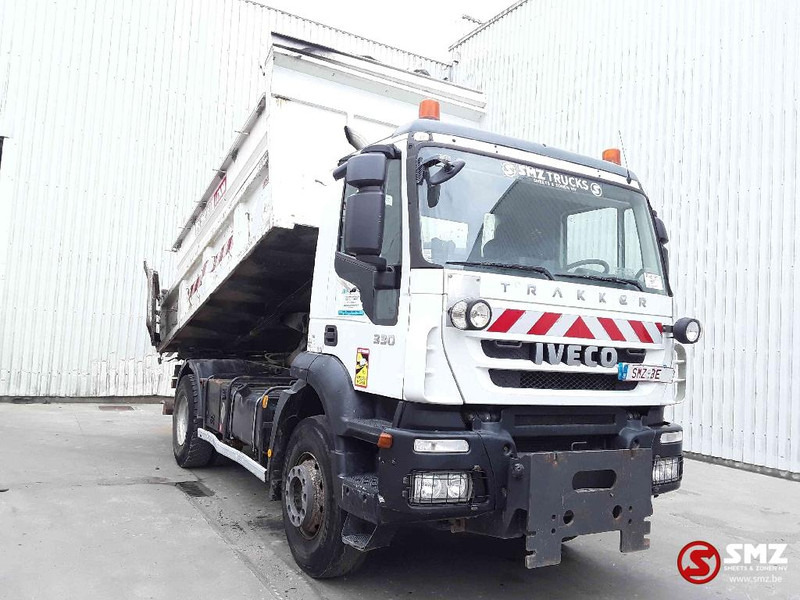 Iveco Trakker 330 184"km snow equipment - Camión volquete: foto 1 Iveco Trakker 330 184"km snow equipment - Camión volquete: foto 1