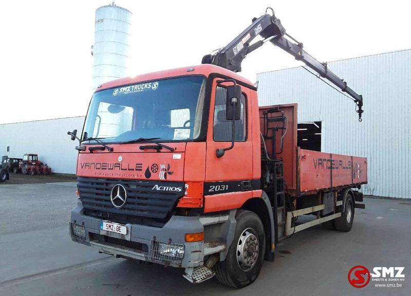 Mercedes-Benz Actros 2031 atlas 144b3 remote lames - Camión caja abierta, Camión grúa: foto 2 Mercedes-Benz Actros 2031 atlas 144b3 remote lames - Camión caja abierta, Camión grúa: foto 2