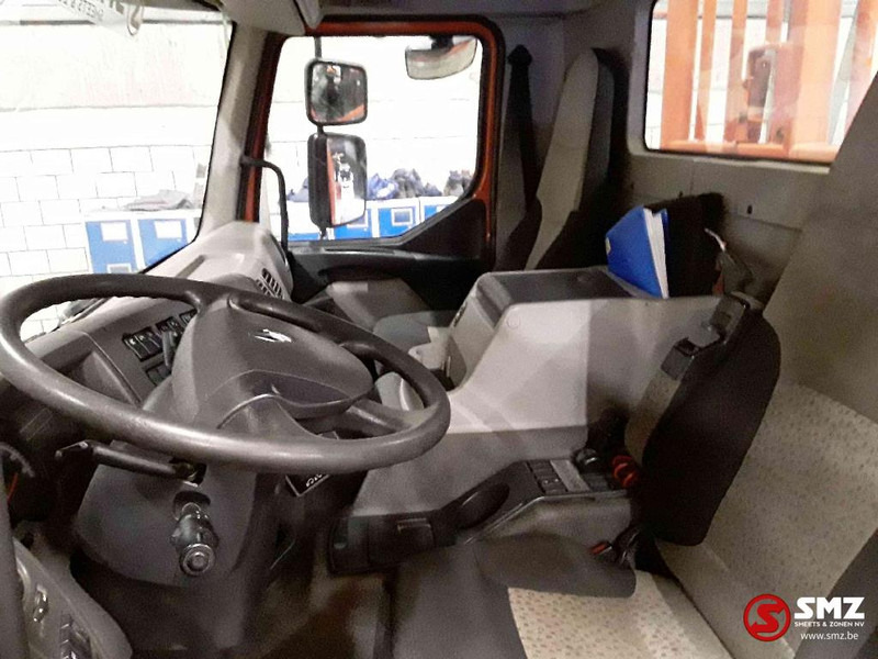 Foto del interior 1: Camión caja abierta Renault Kerax 430