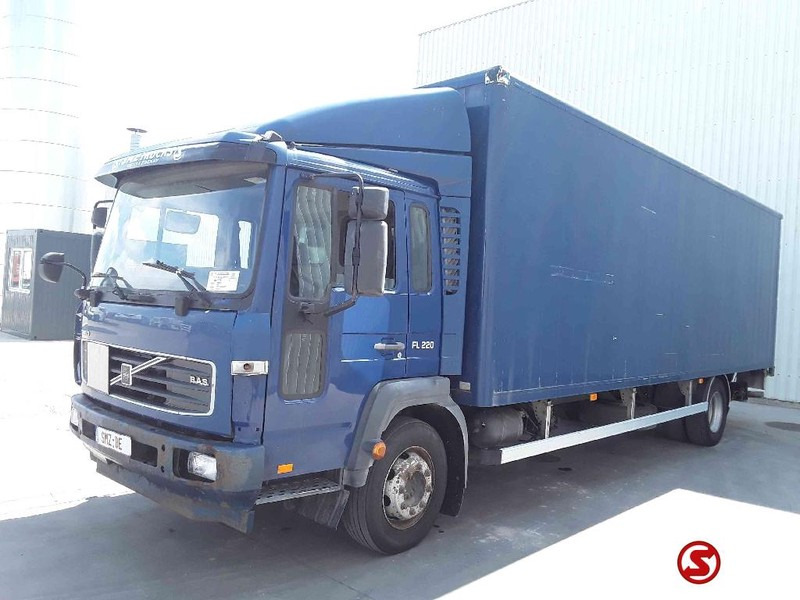 Volvo FL 220 - Camión caja cerrada: foto 3 Volvo FL 220 - Camión caja cerrada: foto 3