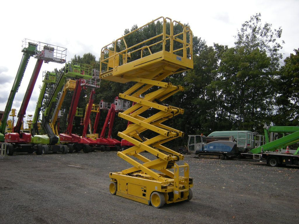 JLG 3246, Scherenarbeitsbühne, 11,9 m - Camión con plataforma elevadora: foto 2 JLG 3246, Scherenarbeitsbühne, 11,9 m - Camión con plataforma elevadora: foto 2
