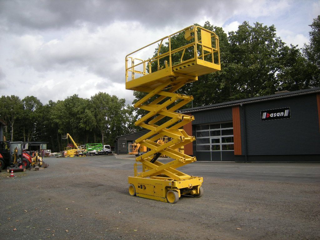 JLG 3246, Scherenarbeitsbühne, 11,9 m - Camión con plataforma elevadora: foto 5 JLG 3246, Scherenarbeitsbühne, 11,9 m - Camión con plataforma elevadora: foto 5