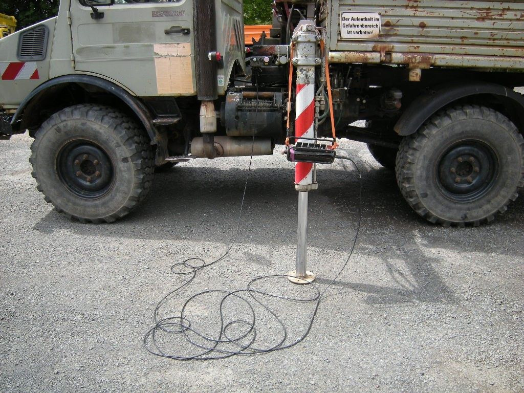 Mercedes-Benz Unimog U1250 mit Kran MKG 105 - Volquete furgoneta: foto 5 Mercedes-Benz Unimog U1250 mit Kran MKG 105 - Volquete furgoneta: foto 5