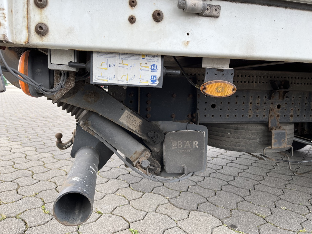 FUSO Canter 7C18 4x2 Ladebordwand Getriebeschaden - Furgoneta con caja de lona: foto 5 FUSO Canter 7C18 4x2 Ladebordwand Getriebeschaden - Furgoneta con caja de lona: foto 5