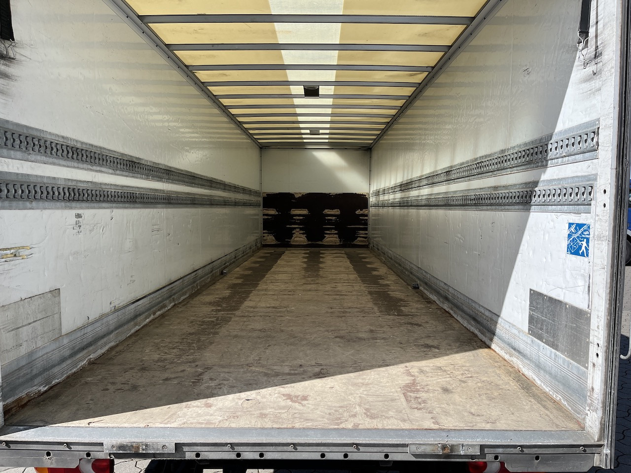 Iveco 120E25 Eurocargo 4x2 Koffer | Ladebordwand - Camión caja cerrada: foto 3 Iveco 120E25 Eurocargo 4x2 Koffer | Ladebordwand - Camión caja cerrada: foto 3