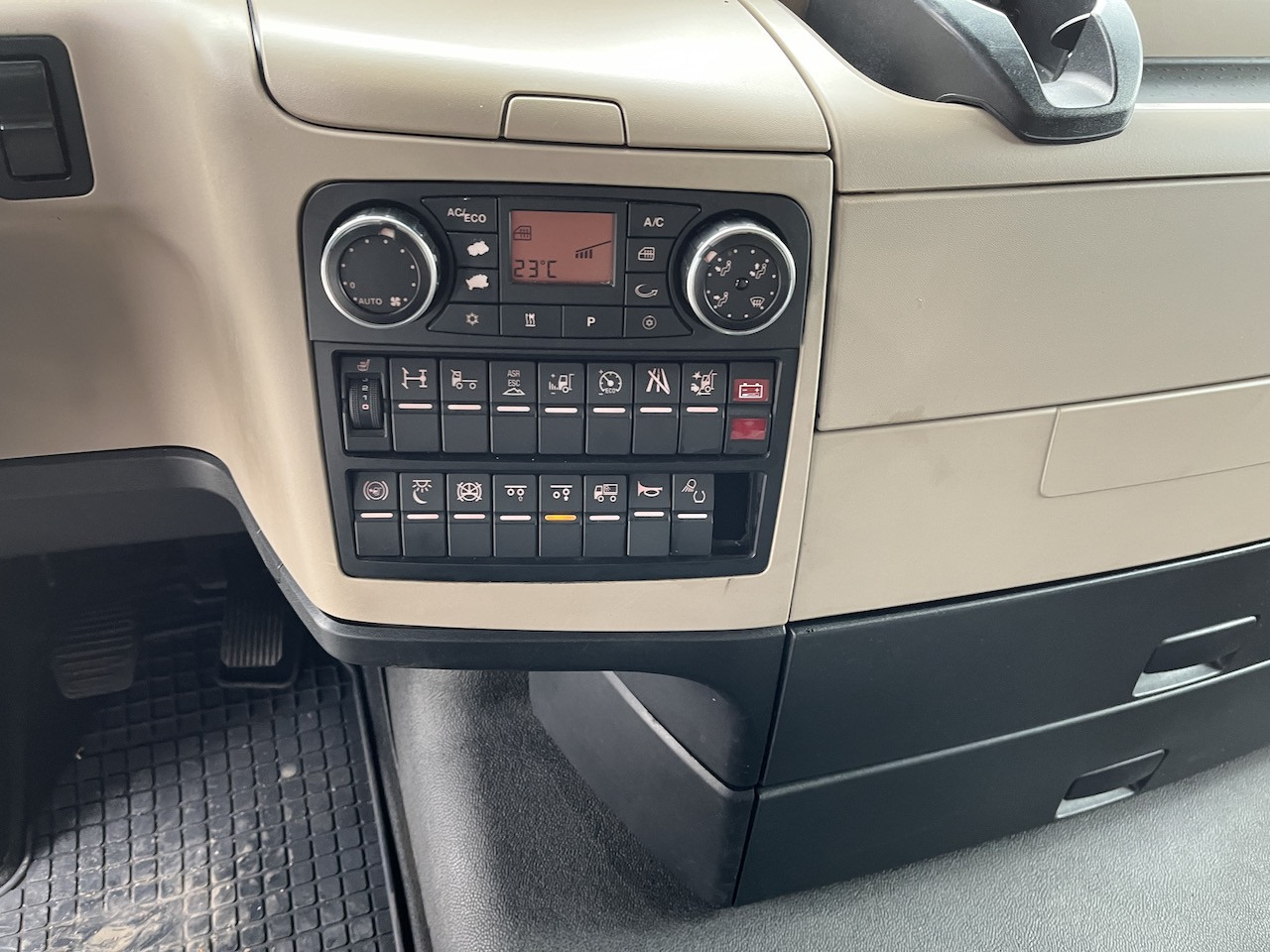 MAN TGX 26.500 6x2 Fahrgestell Lenk-Liftachse AHK - Camión chasis: foto 2 MAN TGX 26.500 6x2 Fahrgestell Lenk-Liftachse AHK - Camión chasis: foto 2