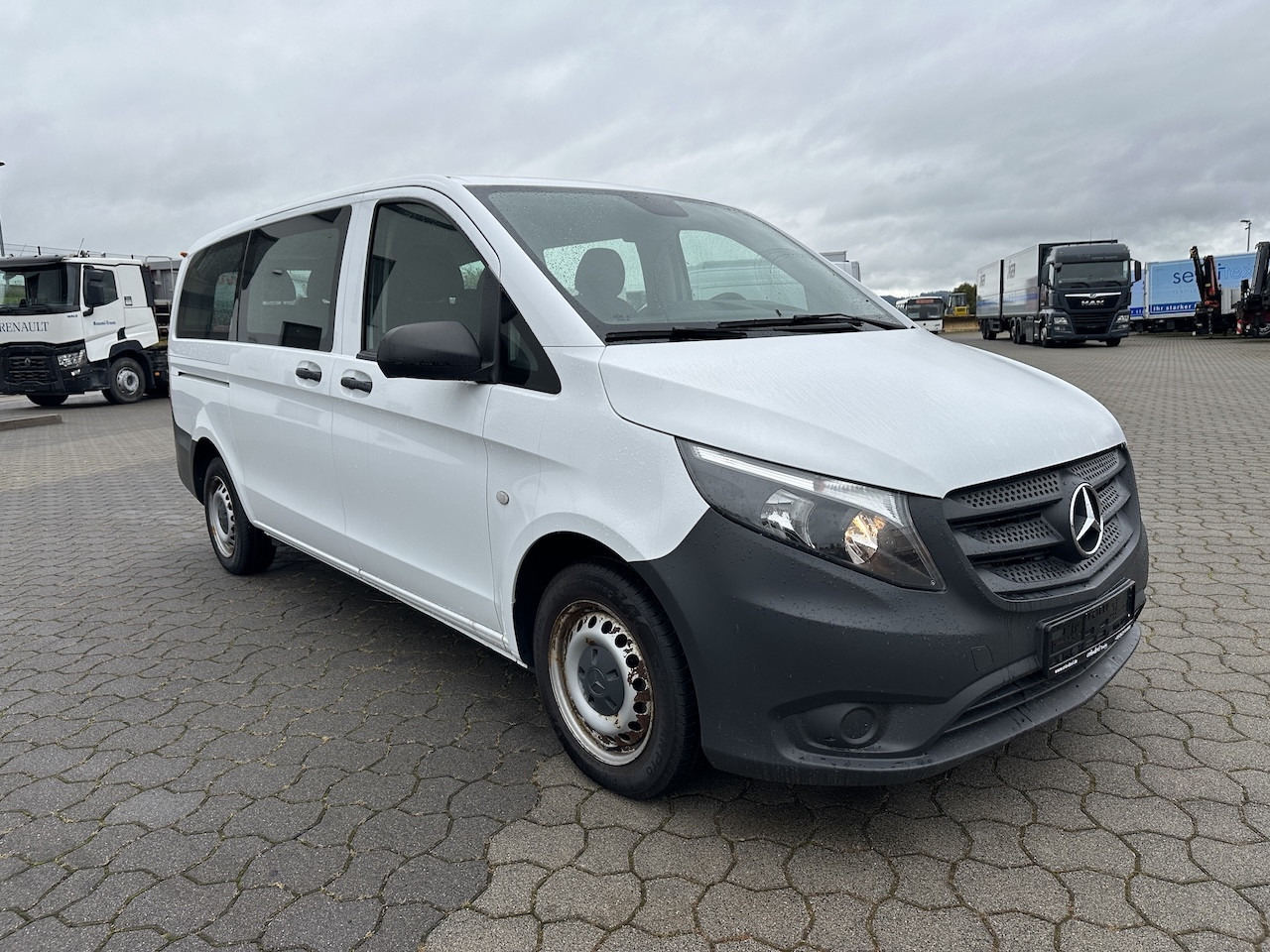 Furgoneta de pasajeros Mercedes-Benz Vito 111 CDI 9 Sitzer BT FSE Klima Tempomat Radio: foto 12 Furgoneta de pasajeros Mercedes-Benz Vito 111 CDI 9 Sitzer BT FSE Klima Tempomat Radio: foto 12