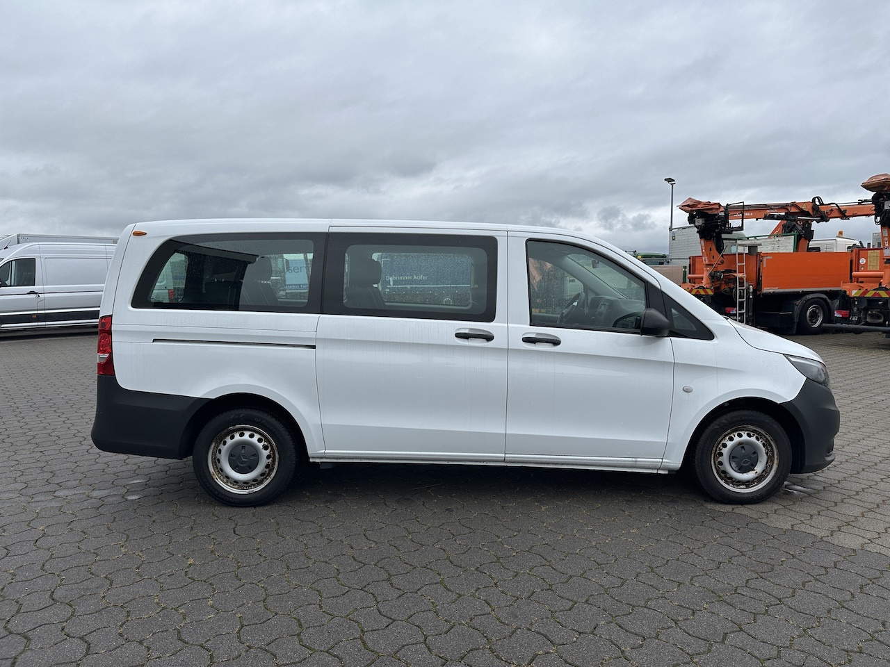 Furgoneta de pasajeros Mercedes-Benz Vito 111 CDI 9 Sitzer BT FSE Klima Tempomat Radio: foto 11 Furgoneta de pasajeros Mercedes-Benz Vito 111 CDI 9 Sitzer BT FSE Klima Tempomat Radio: foto 11