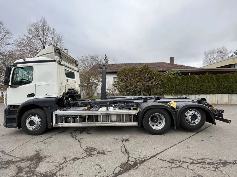 Mercedes-Benz Actros 2643 BL 6x2 Abroller - Camión portacontenedore/ Intercambiable: foto 2 Mercedes-Benz Actros 2643 BL 6x2 Abroller - Camión portacontenedore/ Intercambiable: foto 2