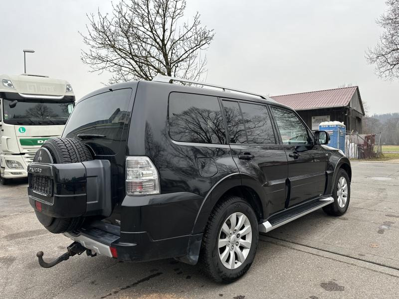 Mitsubishi PAJERO 3.2 TDI lang Leder*Klima*Aut*Navi*AHK*1. Hand*Euro4* Voll - SUV/ Todoterreno: foto 5 Mitsubishi PAJERO 3.2 TDI lang Leder*Klima*Aut*Navi*AHK*1. Hand*Euro4* Voll - SUV/ Todoterreno: foto 5