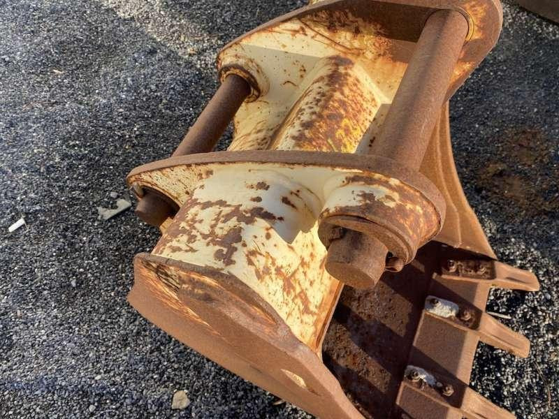 CATERPILLAR 570mm - type tractopelle - Otros maquinaria: foto 5 CATERPILLAR 570mm - type tractopelle - Otros maquinaria: foto 5