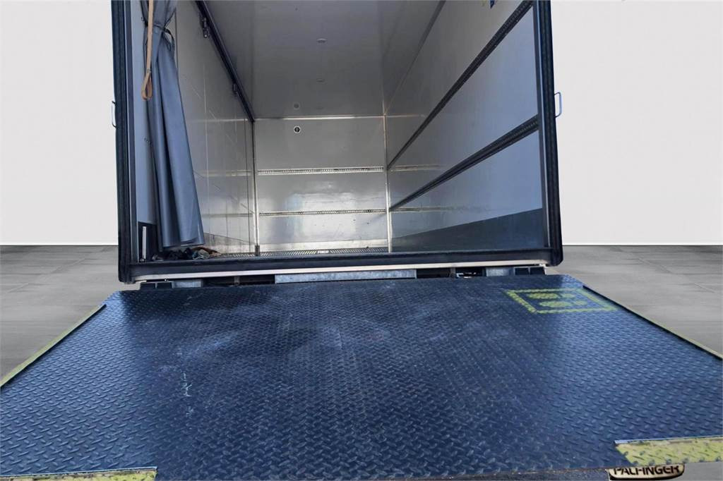 Mercedes-Benz ATEGO 1524 L 4x2 7,65m Fokor Ksa-umpikori - Cabeza tractora: foto 5 Mercedes-Benz ATEGO 1524 L 4x2 7,65m Fokor Ksa-umpikori - Cabeza tractora: foto 5