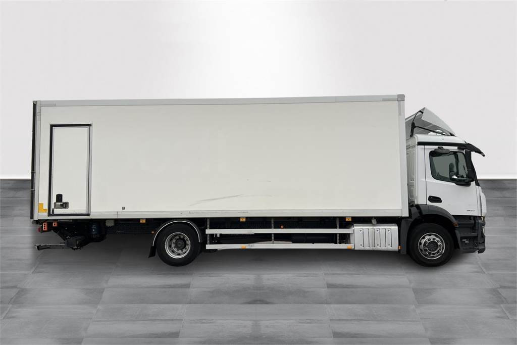 Mercedes-Benz ACTROS 1827L Ksa-kori + PL - Camión caja cerrada: foto 4 Mercedes-Benz ACTROS 1827L Ksa-kori + PL - Camión caja cerrada: foto 4
