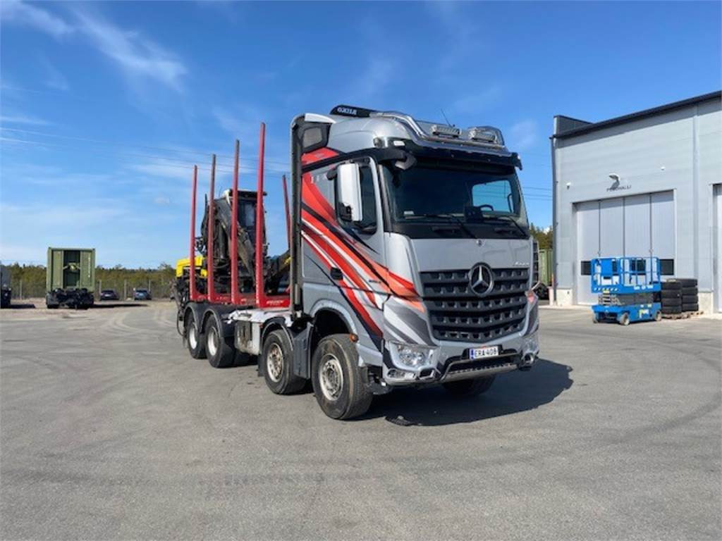 Mercedes-Benz AROCS 3763 8x4/4 Riikonen puuvarustus - Camión forestal: foto 2 Mercedes-Benz AROCS 3763 8x4/4 Riikonen puuvarustus - Camión forestal: foto 2