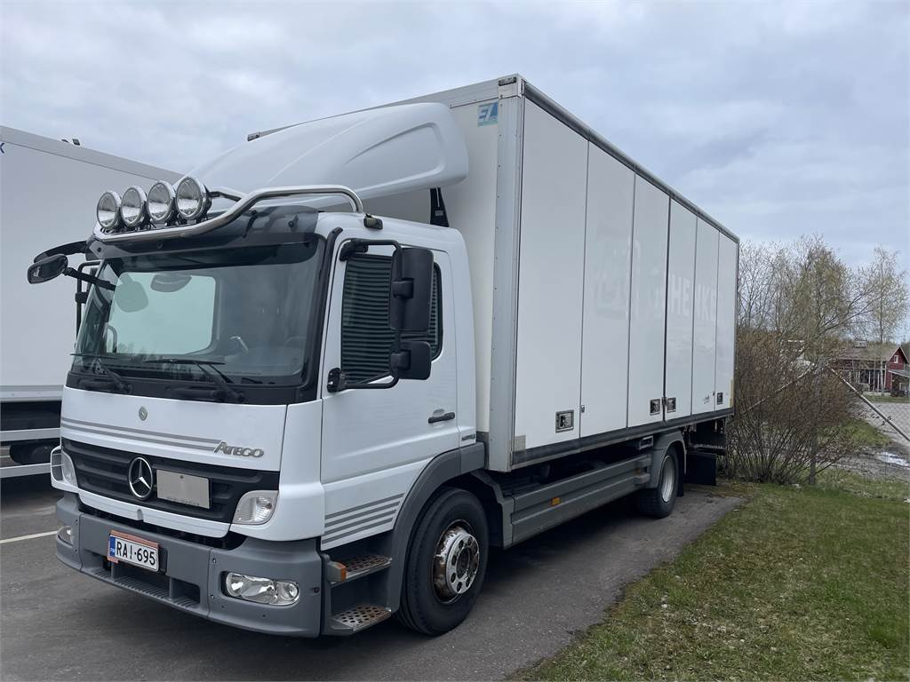 Mercedes-Benz ATEGO 1524L/42 - Camión caja cerrada: foto 1 Mercedes-Benz ATEGO 1524L/42 - Camión caja cerrada: foto 1