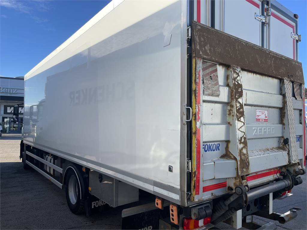Mercedes-Benz Antos 1830L FRC kakslämpökori + PL-Nostin - Camión isotérmico: foto 4 Mercedes-Benz Antos 1830L FRC kakslämpökori + PL-Nostin - Camión isotérmico: foto 4