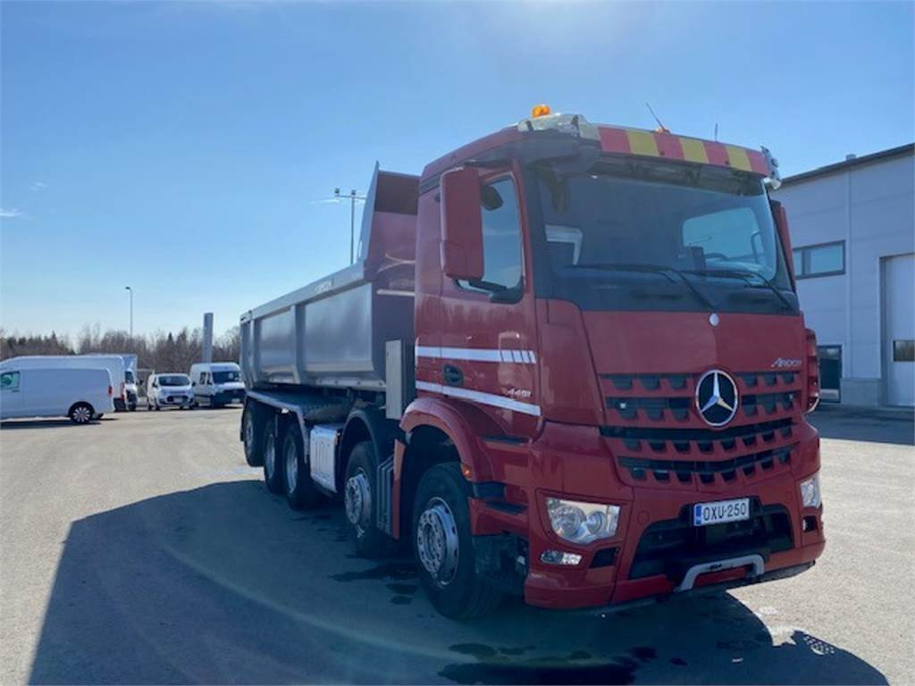 Mercedes-Benz Arocs 3251 10X4 - Camión volquete: foto 2 Mercedes-Benz Arocs 3251 10X4 - Camión volquete: foto 2