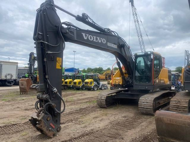 Volvo EC 220 E L MIETE / RENTAL (12001052) - Excavadora de cadenas: foto 1 Volvo EC 220 E L MIETE / RENTAL (12001052) - Excavadora de cadenas: foto 1