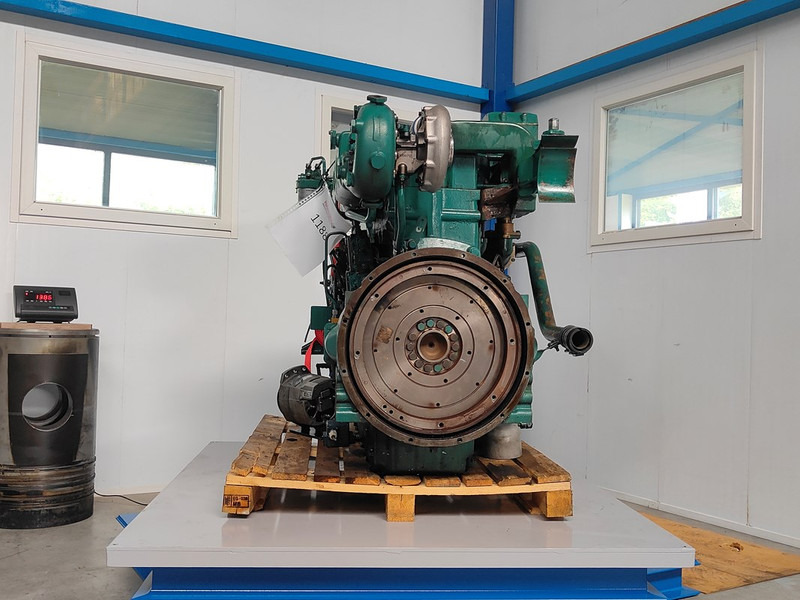 Volvo PENTA MD122A USED - Maquinaria de construcción: foto 2 Volvo PENTA MD122A USED - Maquinaria de construcción: foto 2