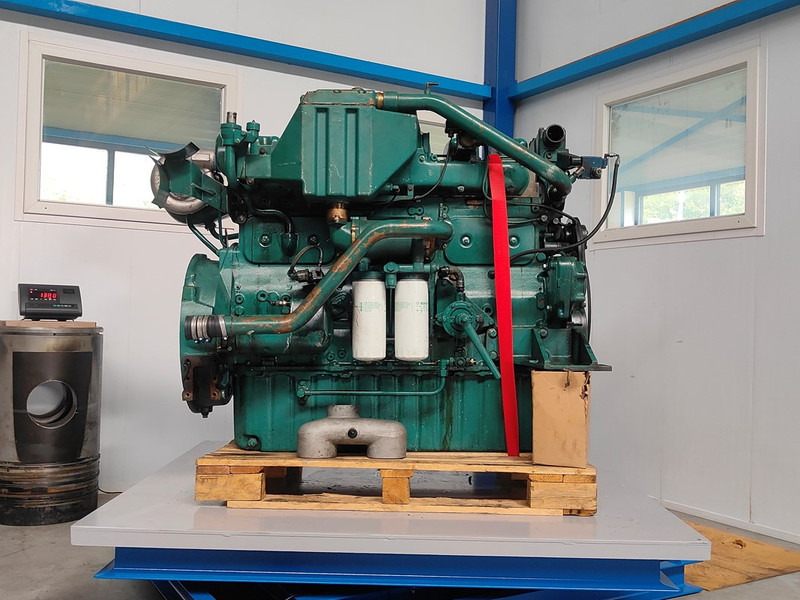 Volvo PENTA MD122A USED - Maquinaria de construcción: foto 4 Volvo PENTA MD122A USED - Maquinaria de construcción: foto 4