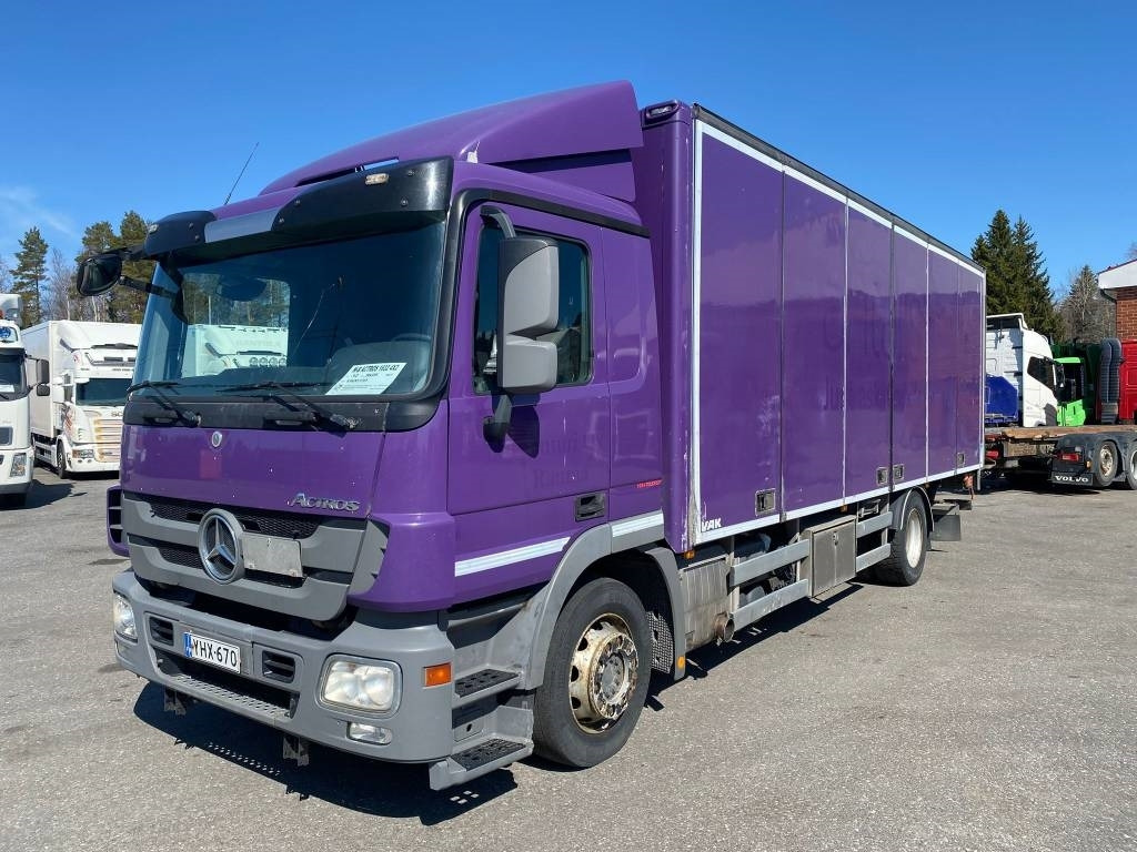 Mercedes-Benz Actros 1832 - Camión caja cerrada: foto 1 Mercedes-Benz Actros 1832 - Camión caja cerrada: foto 1
