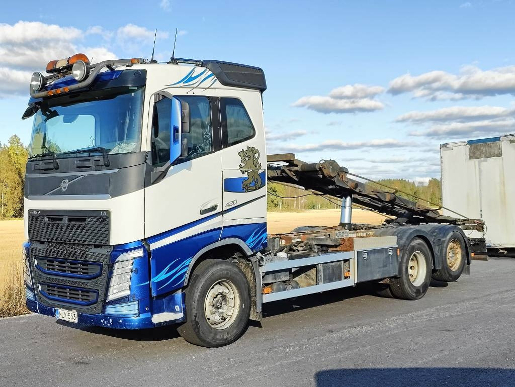 Volvo FH 13 420 - Camión portacontenedor de cadenas: foto 1 Volvo FH 13 420 - Camión portacontenedor de cadenas: foto 1