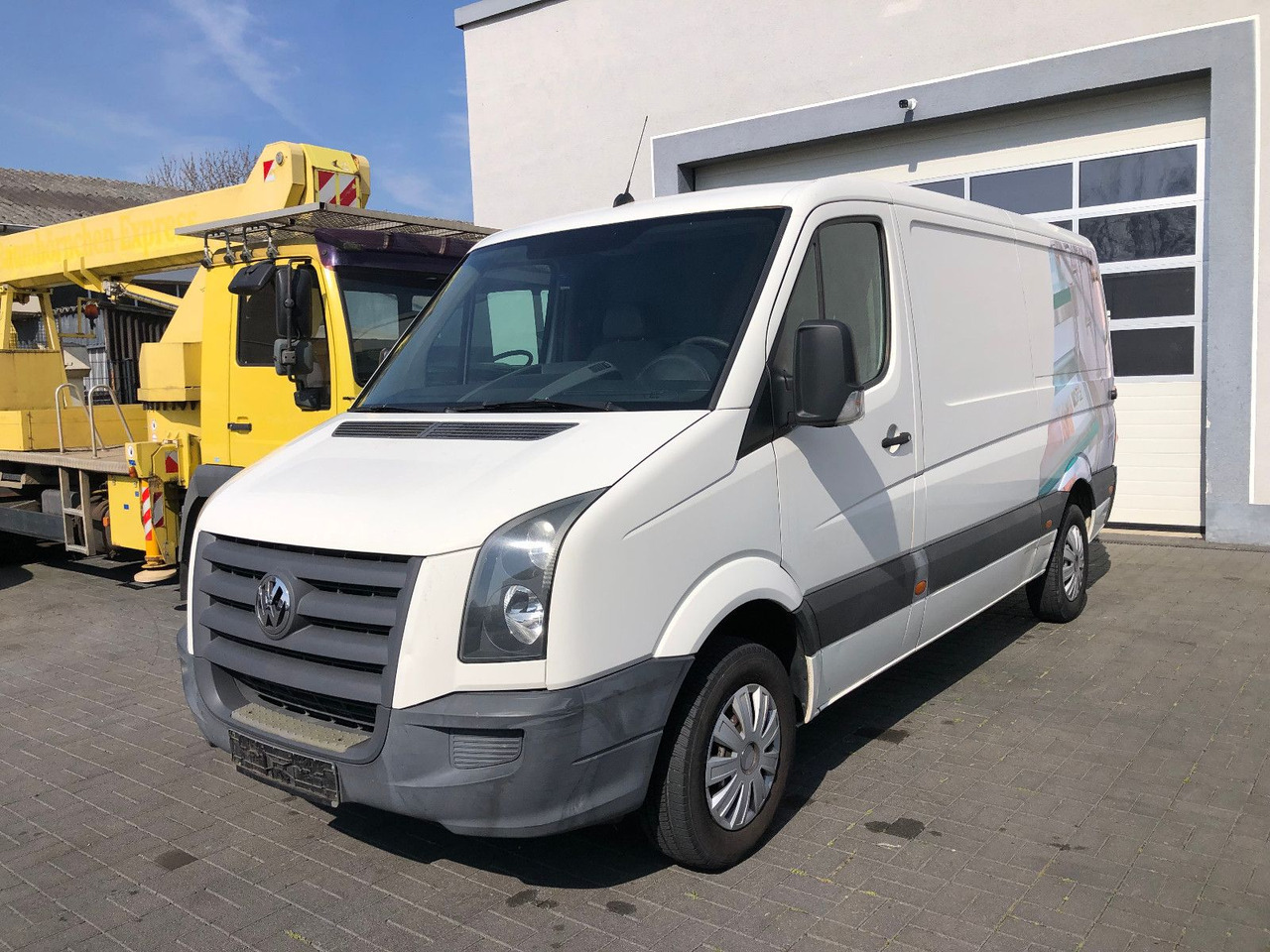 Volkswagen Crafter 2.5 TDI 30 mittel L2H1, Klima - Furgoneta pequeña: foto 1 Volkswagen Crafter 2.5 TDI 30 mittel L2H1, Klima - Furgoneta pequeña: foto 1