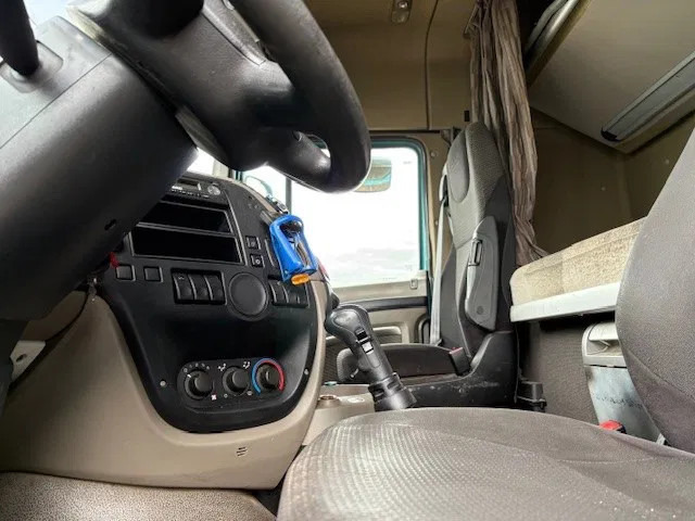 Cabeza tractora DAF XF 105.460 ATE SPACECAB (EURO 5 / ZF MANUAL GEARBOX / P.T.O. / AIRCONDITIONING / FRIDGE UNDER BED / ETC.): foto 10 Cabeza tractora DAF XF 105.460 ATE SPACECAB (EURO 5 / ZF MANUAL GEARBOX / P.T.O. / AIRCONDITIONING / FRIDGE UNDER BED / ETC.): foto 10