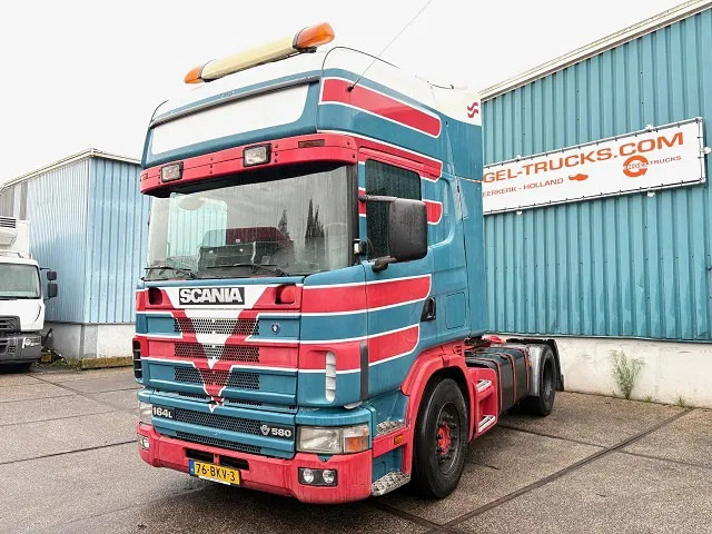 Scania R164-580 V8 TOPLINE COLLECTORS ITEM!! / APK 10-2026!! (12+2 MANUAL GEARBOX / RETARDER / AIRCONDITIONING / 2x TANK / ETC.) - Cabeza tractora: foto 1 Scania R164-580 V8 TOPLINE COLLECTORS ITEM!! / APK 10-2026!! (12+2 MANUAL GEARBOX / RETARDER / AIRCONDITIONING / 2x TANK / ETC.) - Cabeza tractora: foto 1