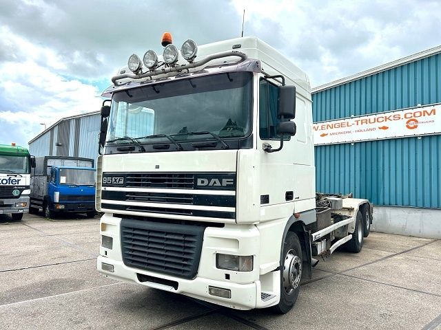 DAF 95.480 XF SPACECAB 6x2 WITH HOOK-ARM SYSTEM (EURO 3 / ZF16 MANUAL GEARBOX / ZF-INTARDER / STEEL-/AIR SUSPENSION / AIRCONDITIONIN - Camión multibasculante: foto 1 DAF 95.480 XF SPACECAB 6x2 WITH HOOK-ARM SYSTEM (EURO 3 / ZF16 MANUAL GEARBOX / ZF-INTARDER / STEEL-/AIR SUSPENSION / AIRCONDITIONIN - Camión multibasculante: foto 1