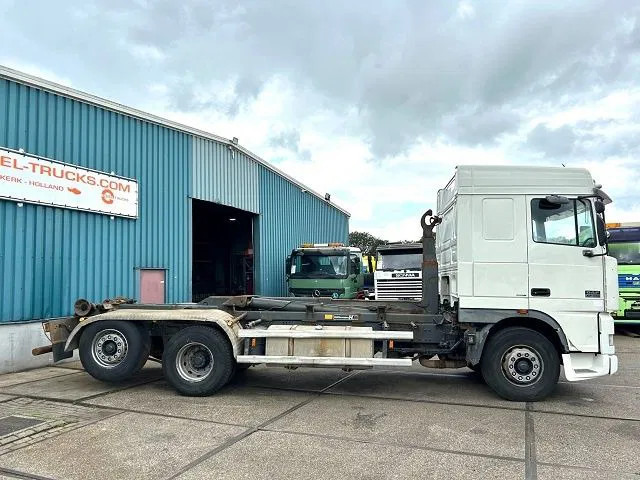 DAF 95.480 XF SPACECAB 6x2 WITH HOOK-ARM SYSTEM (EURO 3 / ZF16 MANUAL GEARBOX / ZF-INTARDER / STEEL-/AIR SUSPENSION / AIRCONDITIONIN - Camión multibasculante: foto 4 DAF 95.480 XF SPACECAB 6x2 WITH HOOK-ARM SYSTEM (EURO 3 / ZF16 MANUAL GEARBOX / ZF-INTARDER / STEEL-/AIR SUSPENSION / AIRCONDITIONIN - Camión multibasculante: foto 4
