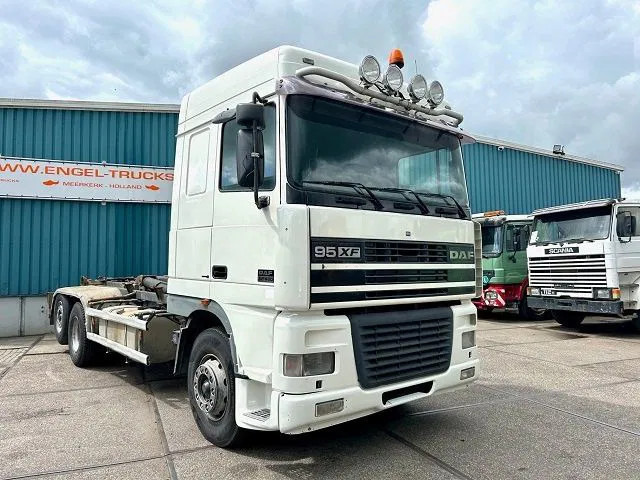 DAF 95.480 XF SPACECAB 6x2 WITH HOOK-ARM SYSTEM (EURO 3 / ZF16 MANUAL GEARBOX / ZF-INTARDER / STEEL-/AIR SUSPENSION / AIRCONDITIONIN - Camión multibasculante: foto 2 DAF 95.480 XF SPACECAB 6x2 WITH HOOK-ARM SYSTEM (EURO 3 / ZF16 MANUAL GEARBOX / ZF-INTARDER / STEEL-/AIR SUSPENSION / AIRCONDITIONIN - Camión multibasculante: foto 2