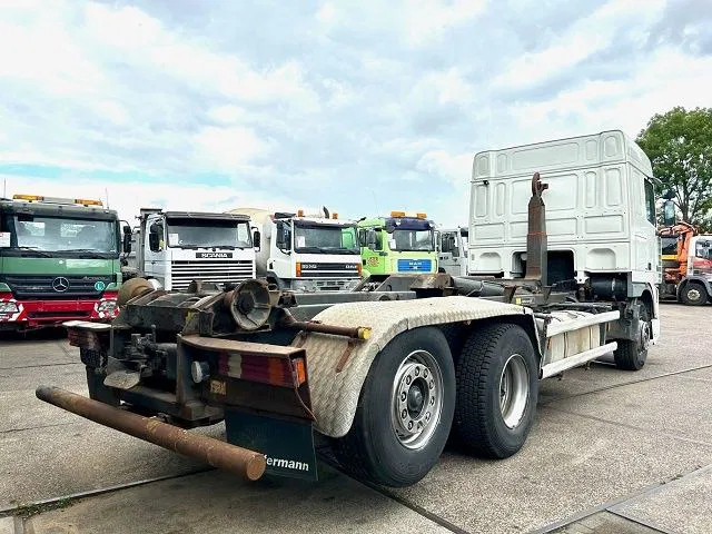 DAF 95.480 XF SPACECAB 6x2 WITH HOOK-ARM SYSTEM (EURO 3 / ZF16 MANUAL GEARBOX / ZF-INTARDER / STEEL-/AIR SUSPENSION / AIRCONDITIONIN - Camión multibasculante: foto 3 DAF 95.480 XF SPACECAB 6x2 WITH HOOK-ARM SYSTEM (EURO 3 / ZF16 MANUAL GEARBOX / ZF-INTARDER / STEEL-/AIR SUSPENSION / AIRCONDITIONIN - Camión multibasculante: foto 3