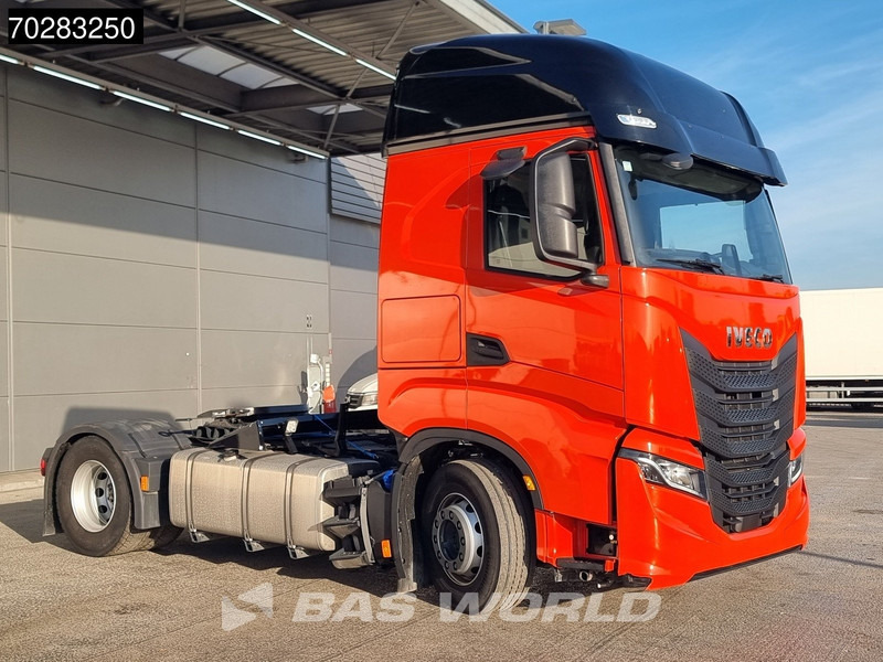 Iveco S-Way 490 4X2 DAMAGED! chassis bent 2x Tanks LED Navi Euro 6 - Cabeza tractora: foto 3 Iveco S-Way 490 4X2 DAMAGED! chassis bent 2x Tanks LED Navi Euro 6 - Cabeza tractora: foto 3