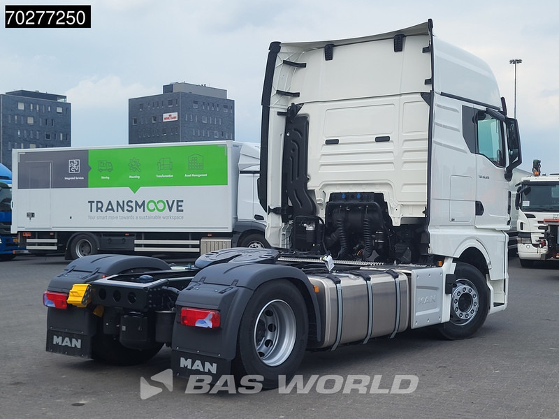 MAN TGX 18.520 4X2 NEW! GX Retarder 2x Tanks Standklima ACC - Cabeza tractora: foto 5 MAN TGX 18.520 4X2 NEW! GX Retarder 2x Tanks Standklima ACC - Cabeza tractora: foto 5