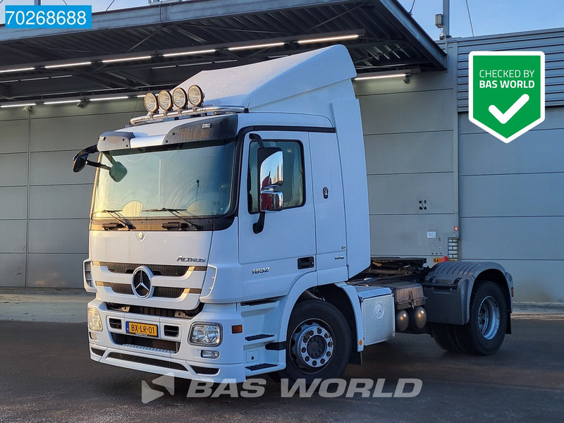Mercedes-Benz Actros 1832 Actros 4X2 First Owner! NL-Truck MP3 ClassicSpace - Cabeza tractora: foto 1 Mercedes-Benz Actros 1832 Actros 4X2 First Owner! NL-Truck MP3 ClassicSpace - Cabeza tractora: foto 1