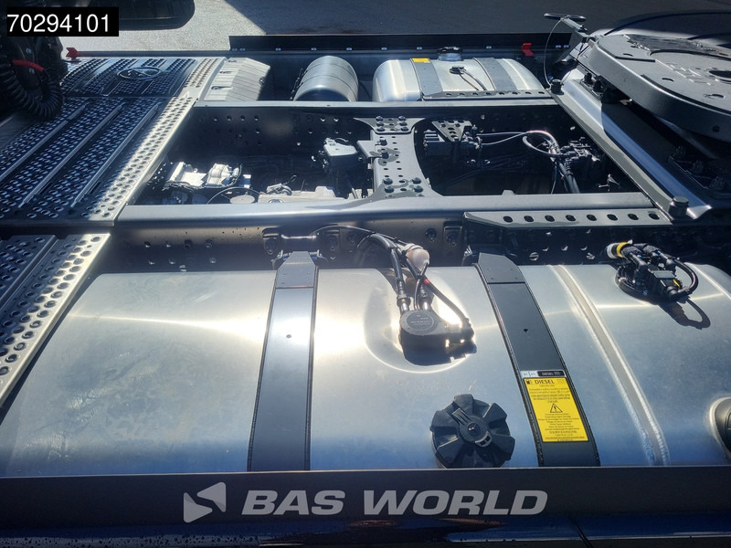 Mercedes-Benz Actros L 1863 4X2 NEW! Retarder Full-Air Leder Standklima 2x Tanks MirrorCam Navi PPC Alcoa's LED Euro 6 - Cabeza tractora: foto 5 Mercedes-Benz Actros L 1863 4X2 NEW! Retarder Full-Air Leder Standklima 2x Tanks MirrorCam Navi PPC Alcoa's LED Euro 6 - Cabeza tractora: foto 5
