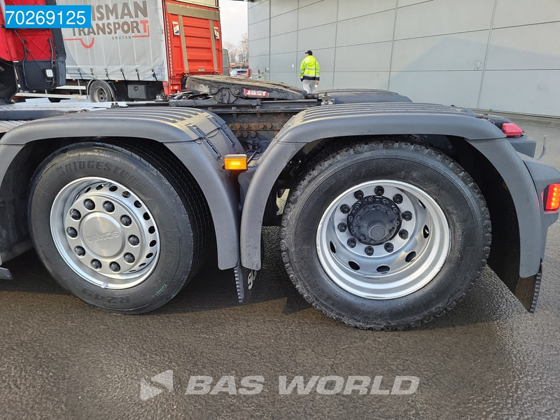 Foto del interior 1: Cabeza tractora Scania R490 6X2 Retarder Lift + Lenkachse Xenon Navi