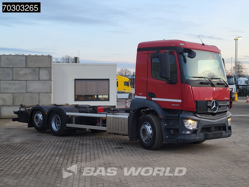 Mercedes-Benz Antos 2533 Antos 6X2 BDF ADR Full Air Suspension Lift+Steering Axle Automatic Euro 6 - Camión portacontenedore/ Intercambiable: foto 3 Mercedes-Benz Antos 2533 Antos 6X2 BDF ADR Full Air Suspension Lift+Steering Axle Automatic Euro 6 - Camión portacontenedore/ Intercambiable: foto 3